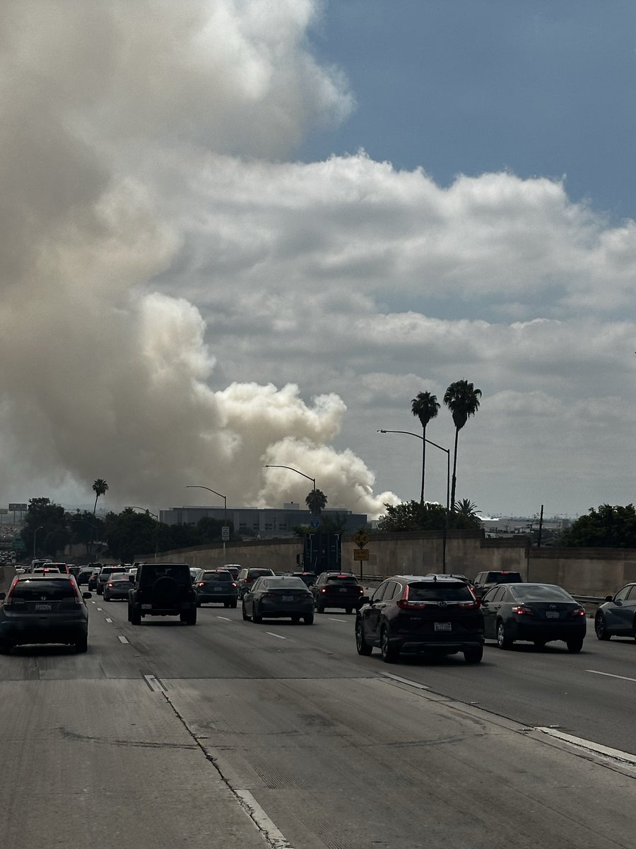 CarynChavez's tweet photo. @FirePhotoGirl not sure what this fire is. Looks like commercial fire off the 710 near Olympic https://t.co/C248r21uTL