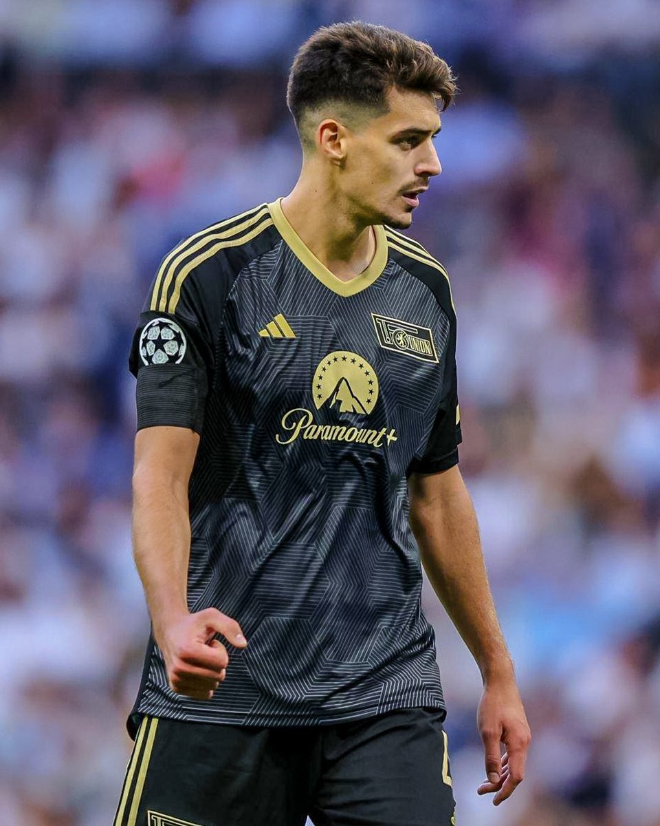 are_cruzmaltina's tweet photo. 🚨💢🇵🇹 O Vasco tem interesse na contratação do zagueiro português Diogo Leite, que está deixando o Union Berlin a custo zero. 

A intenção do Vasco é contratar um zagueiro destro e um zagueiro canhoto. 

📰 | Flávio Dias (@AVascainos) https://t.co/KejLn77FTR