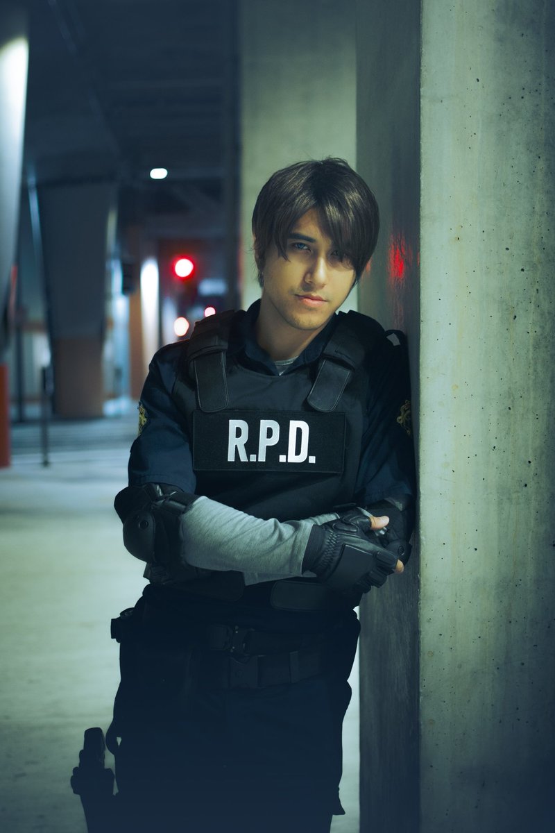 StardustArtist1's tweet photo. #ResidentEvil 
#LeonSKennedy 
#cosplay https://t.co/6YoiDOaD0i