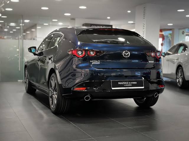AldhitamaR's tweet photo. Mazda selalu ditonjolkan warna merahnya, tapi menurut gue birunya Mazda lebih keren. https://t.co/devuUUMIvw