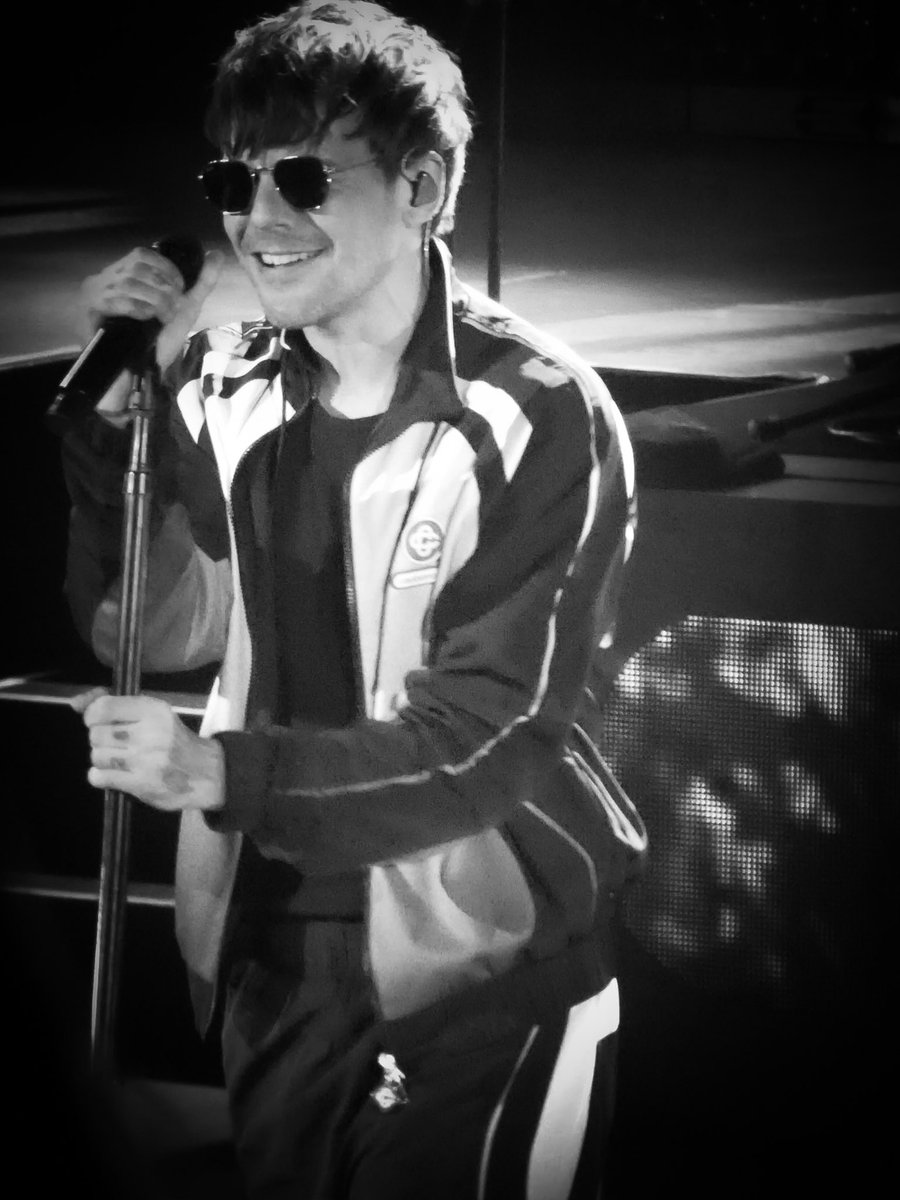 StrStrckPhoto's tweet photo. Louis Tomlinson (@Louis_Tomlinson)
How Did We Get Here World Tour
Red Rocks June 2026

📸: @StrStrckPhoto 
Please credit when sharing. 

#LouisTomlinson #HDWGH #RedRocks #StrStrckPhoto https://t.co/F4fK536J5v