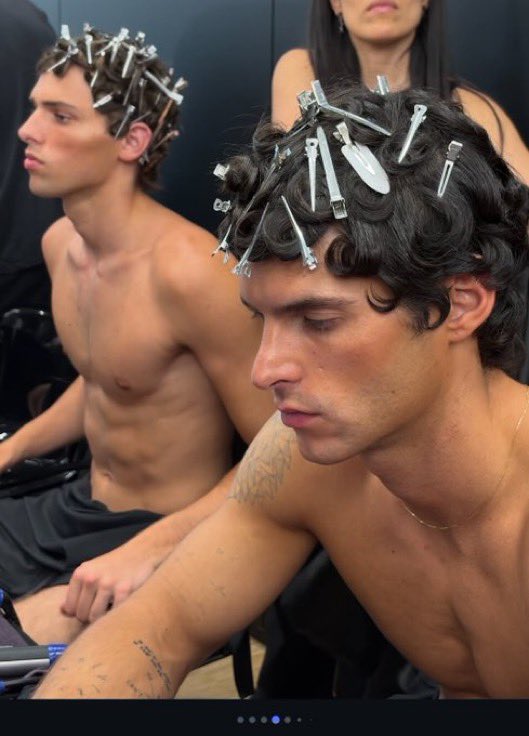 bauvkin's tweet photo. The cultural impact of Antinous’ hair https://t.co/kAA9wFddzV