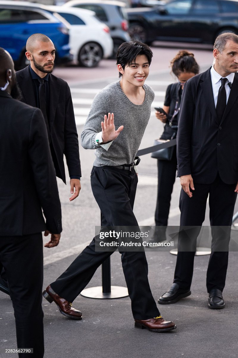 pondfvr's tweet photo. this look was made for him https://t.co/YuSoOvvBsW