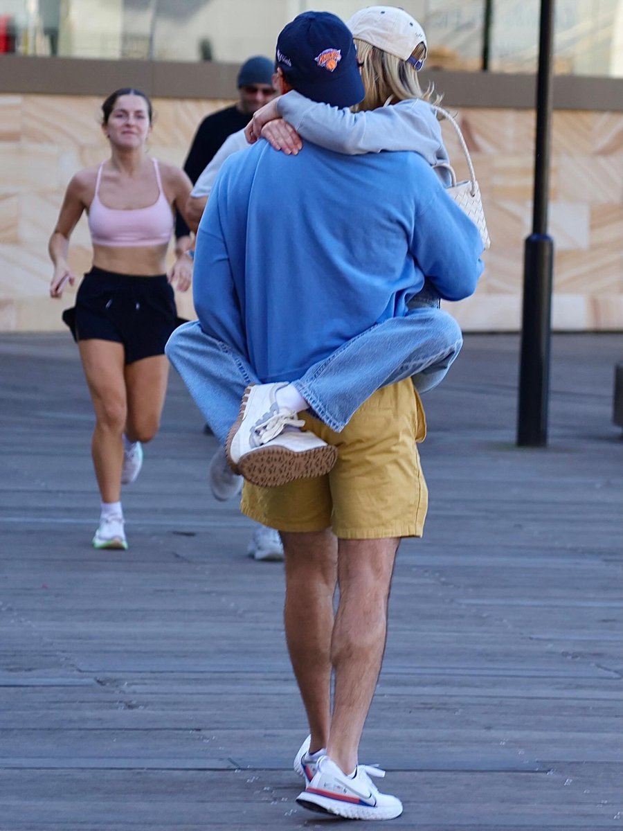 deuxmoiworld's tweet photo. Sydney Sweeney and Scooter Braun in Sydney 📸@splashnews https://t.co/ApkKHUQI3Q