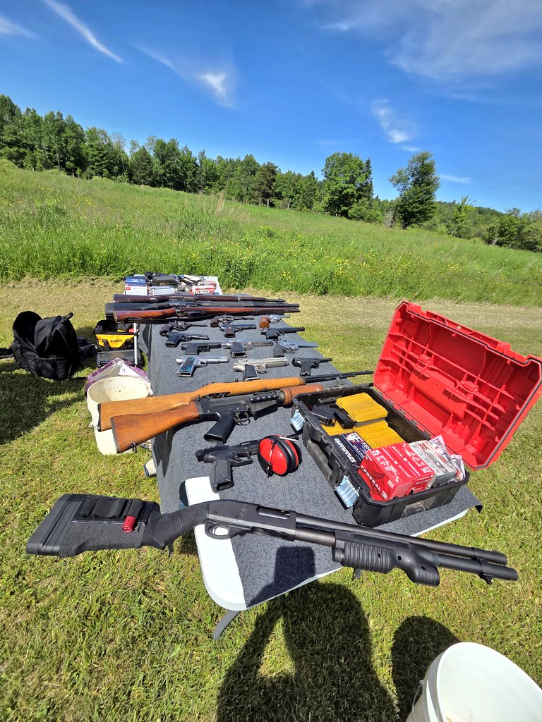 HaXnZ's tweet photo. Sunny father's day on the range! https://t.co/KsSVxSuViW