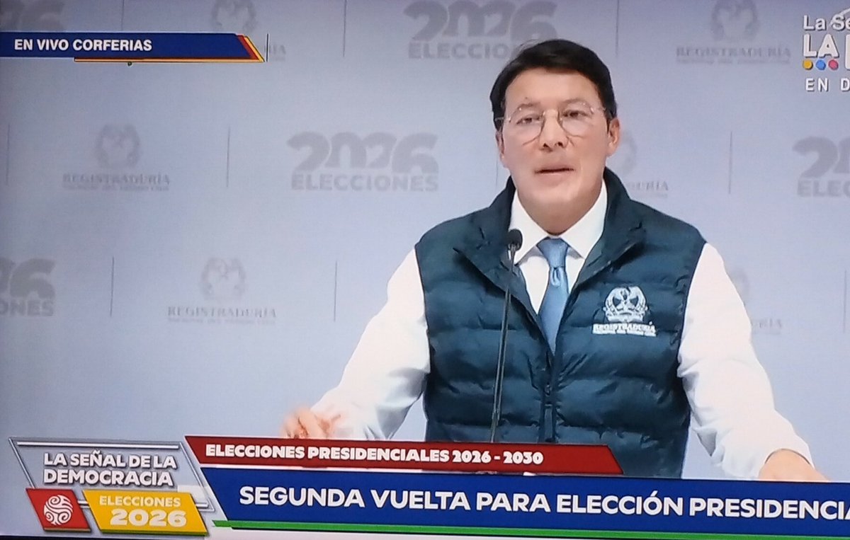 AlfredoChavarro's tweet photo. Este señor debe ser investigado, se ufana diciendo que el proceso fue transparente pero ya comenzó a cerrarle la puerta a los abogados de Cepeda para que estén atentos de los escrutinios, según lo denuncio hace unos segundos RTVC. https://t.co/WFkAmVHqkI