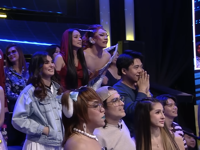 teachercars's tweet photo. For a change, this week nakita si Anji sa audience area naman with the other Lucky Stars, yay!
#KapamilyaDealOrNoDeal

#AnjiSalvacion https://t.co/0f7FFKxQRw