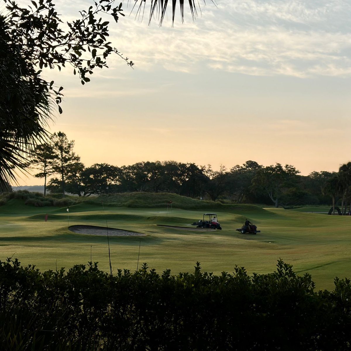 GolfedApp's tweet photo. Cassique at the Kiawah Island Club. Tom Watson's first solo design, five Opens worth of links golf dropped into the Lowcountry.

Firm and fast, sod-faced pot bunkers, a front nine that reroutes by the day, and one of the best par 3s in the game. https://t.co/GpYcURMBYX