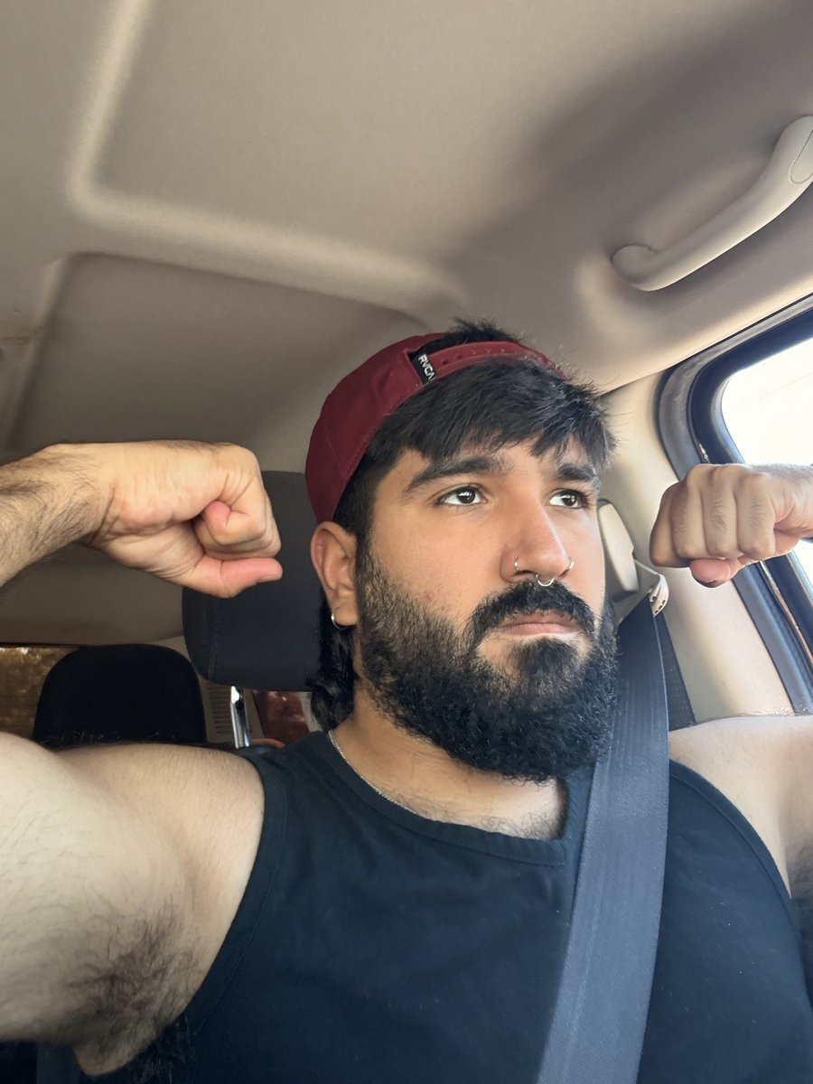 alexistencial's tweet photo. feeling sick af so here’s me flexing before i die #goodbyeeveryone https://t.co/olWZNVNBD2