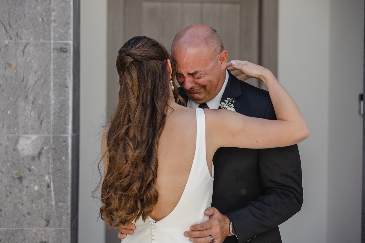 KPLOSCABOS's tweet photo. A father’s love is found in the little moments, in the hands that guide, in the hugs that protect, and in the memories that last forever! 

Happy Father’s Day to all the dads who make every day a story filled with love 💙 https://t.co/O233HbWWQJ