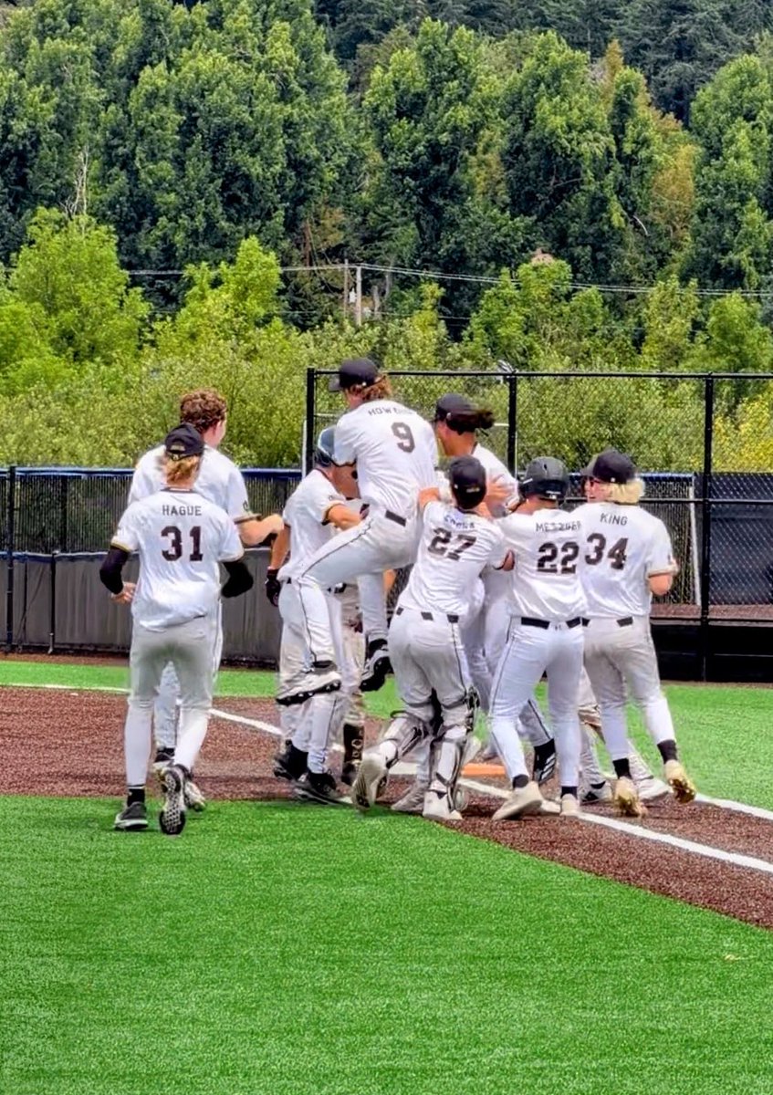 SeanHarmon71's tweet photo. Our NorCal Black 17U, 16U, and 15U teams brought the energy to the University of Oregon Team Camp. High-intensity workouts. Competitive tournament play. Non-stop grind.
The boys got better every single day — sharper, faster, stronger — and got some serious exposure while doing it. Proud of the way they showed up and put in the work.
Big-time experience. Bigger-time growth. We’re just getting started.
@NorCalBlack @PNScout @ProspectsNat @OregonBaseball
