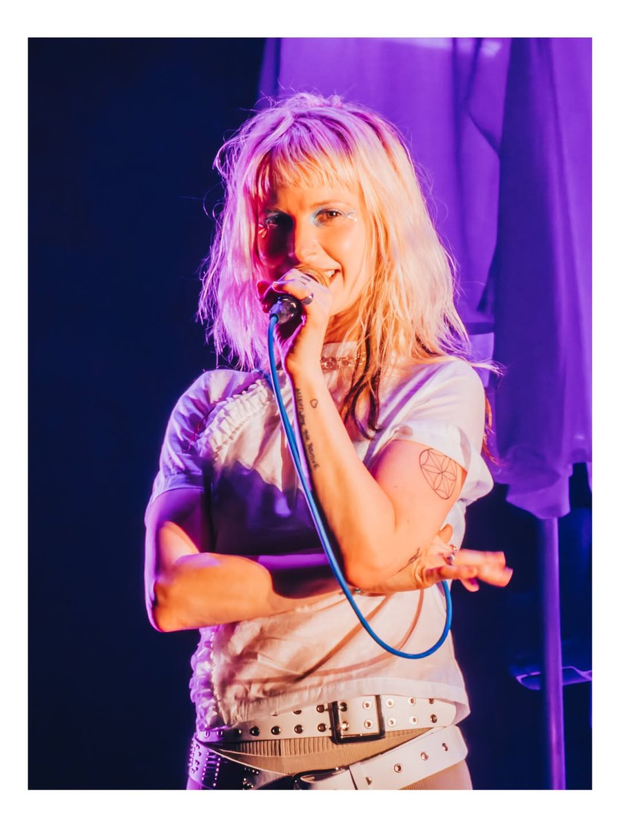 paramorebrasil's tweet photo. Hayley Williams em Copenhague, em fotos por Jordi Vendrell Arnal 📷 https://t.co/1EiH99k0Ux