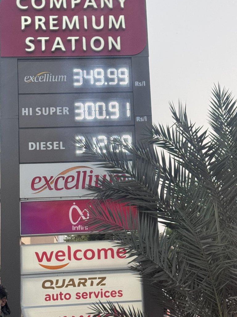 fahadumeris's tweet photo. What the petrol price in your area ? This is Khe Muhafiz phase 6 Karachi https://t.co/lYCd3JGvfS