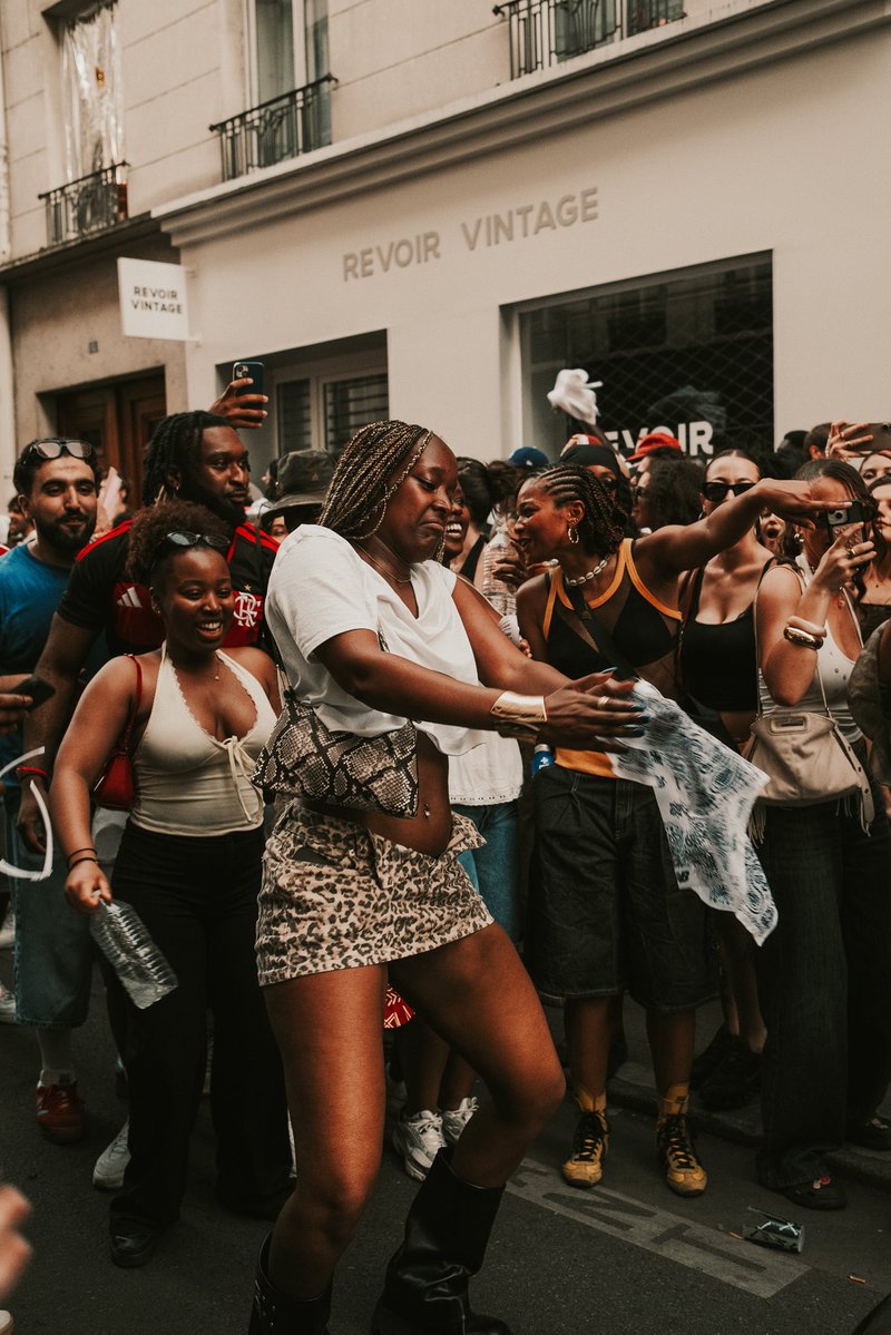 GadgetsBoy's tweet photo. Some snaps from Fête de la musique https://t.co/j3So9lXalc