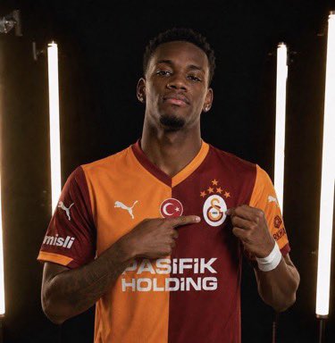 boysofheII's tweet photo. Galatasaray yönetimi yerine karar verecek olsanız…

Mauro İcardi’yle mi devam ederdiniz?
Jhon Duran’ı mı transfer ederdiniz? https://t.co/UAUJi2kcOz