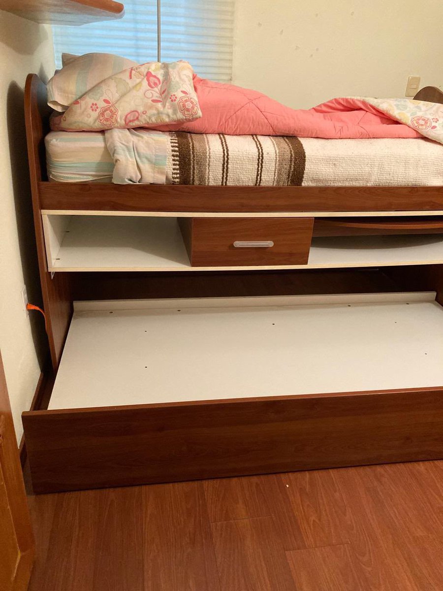 diabloglez's tweet photo. Cama doble, ideal para familias con hijos pequeños o para cuarto de visitas en donde requieran de optimizar el espacio. 
Marca D’Europe en buen estado. Con cajones. Precio a negociar. 
Interesados, comunicarse por mensaje. https://t.co/LUayyMGMpr