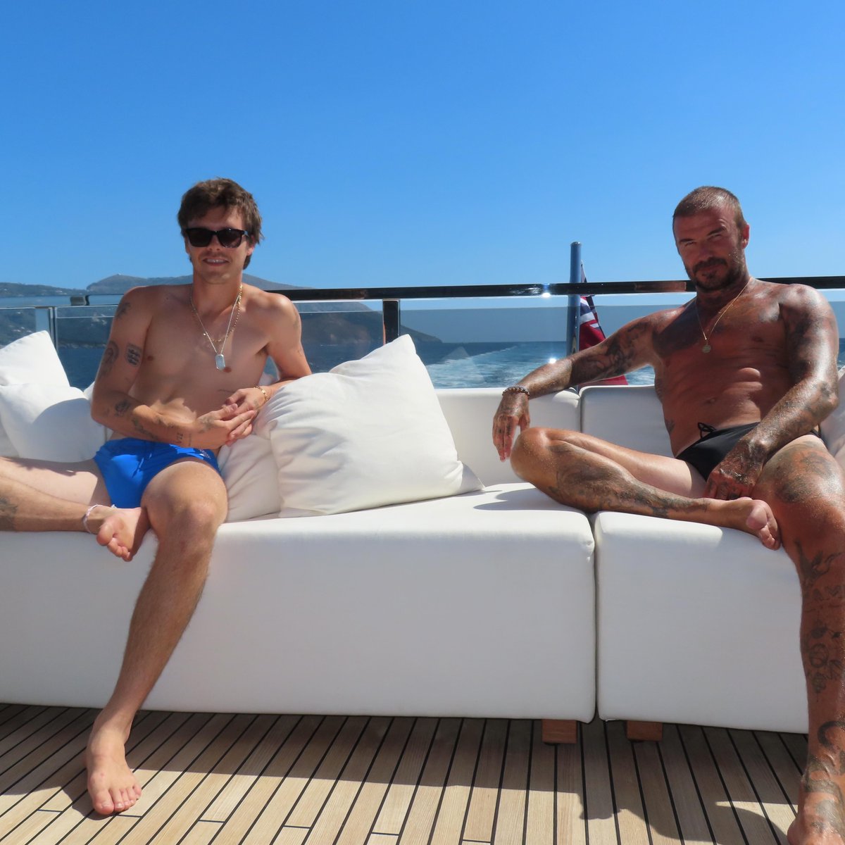 shirtlessxx's tweet photo. cruz and david beckham https://t.co/4BPj5bA82i