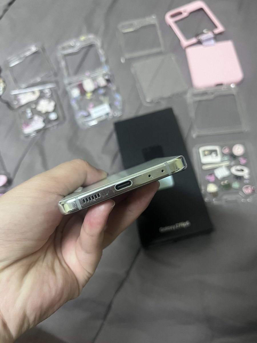 lalalin2006's tweet photo. ส่งต่อ Z flip 5 ความจุ 512 gb สีมิ้น
ราคา 7,900฿ ตอนซื้อ 30,000+
พร้อมโอนลดได้ แสกนนิ้วได้
เครื่องศูนย์ไทยไม่มีตำหนิปกติทุกอย่างมีกล่องกับเคสแถมให้ แลกช่องทางติดต่อได้ค่ะ💗
#ส่งต่อzflip5 #ส่งต่อsamsung #zflip5 #ส่งต่อzflip #ส่งต่อflip #ส่งต่อโทรศัพท์ #โทรศัพท์มือสอง https://t.co/WjzD7LEbuP