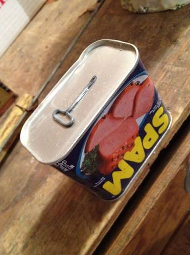 ClosetTransgend's tweet photo. @KaptainCnucklz @Meelsie143 in real life spam had keys and pull tabs, why wouldn't cram have one? https://t.co/aA3XfbupRF