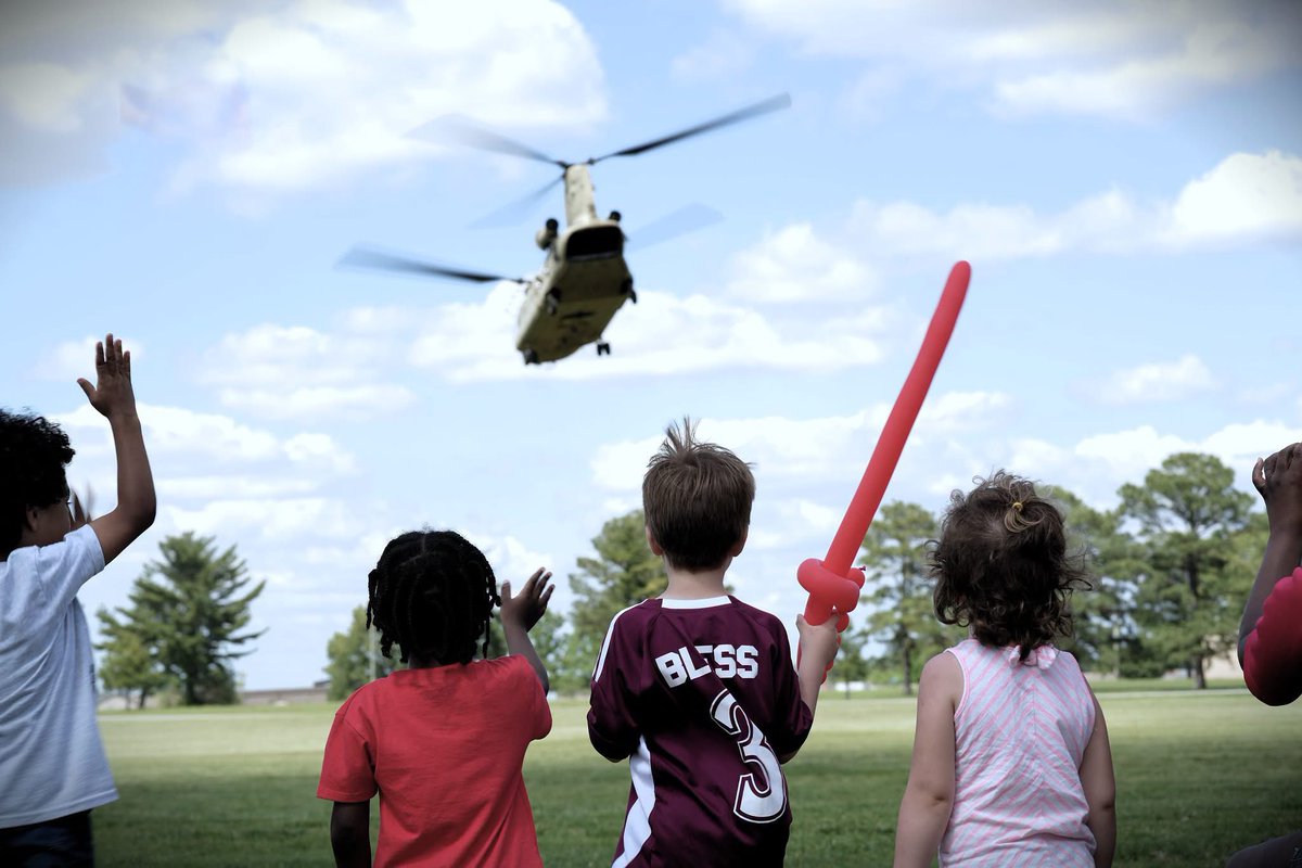 101stAASLTDIV's tweet photo. Happy Father’s Day to the dads in uniform and the families who love them.

Flickr 🔗 https://t.co/9p3wp8TLfv

U.S. Army 📸 by Maj. Jonathon Bless

#FathersDay #ScreamingEagles #AirAssault #RendezvousWithDestiny https://t.co/TjtLK9Da3t