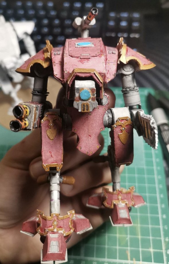 schizothotep's tweet photo. When I was a broke ass bum, I used to papercraft my minis. An example of such are the two armigers I made out of nothing but paper, sweat, glue, more sweat, and markers I stole from some kindergartener. https://t.co/Ln2WQRgELD