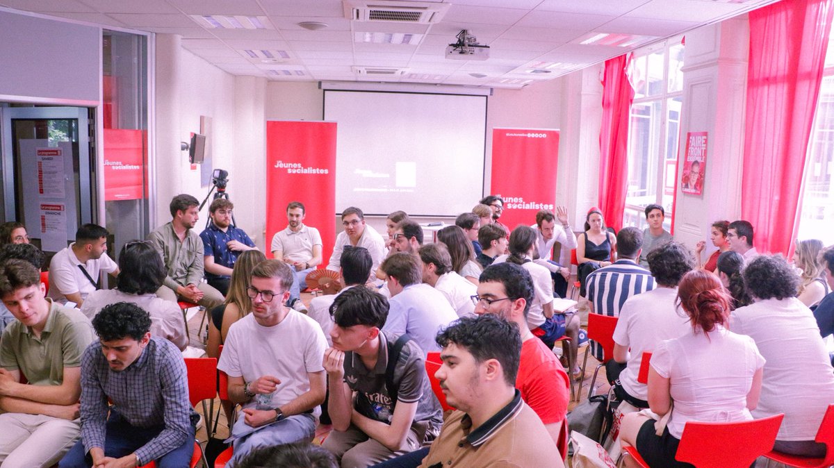 LouiseFoutrel's tweet photo. Ce weekend c’était le Conseil national @lesJeunesSoc !
Au programme les 90 ans du Front populaire, la culture et une résolution pour une primaire avec une candidature commune à gauche
Merci aux @jeunessoc69 de leur accueil !
On se retrouve très vite à Blois ;)
#CNJS https://t.co/f4jWHMBZYE