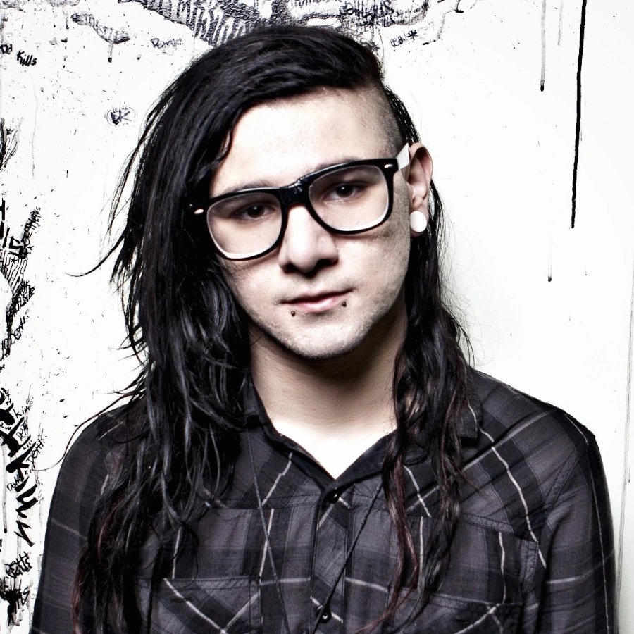 Exosphere_mode's tweet photo. When Justin Bieber’s “Sorry” faced copyright claims, Skrillex responded by showing how the famous vocal hook was made. 

The video gave fans a rare look at the production process and became a great example of how producers can transform a simple vocal into a unique sound. https://t.co/vZ2vUbmY0R