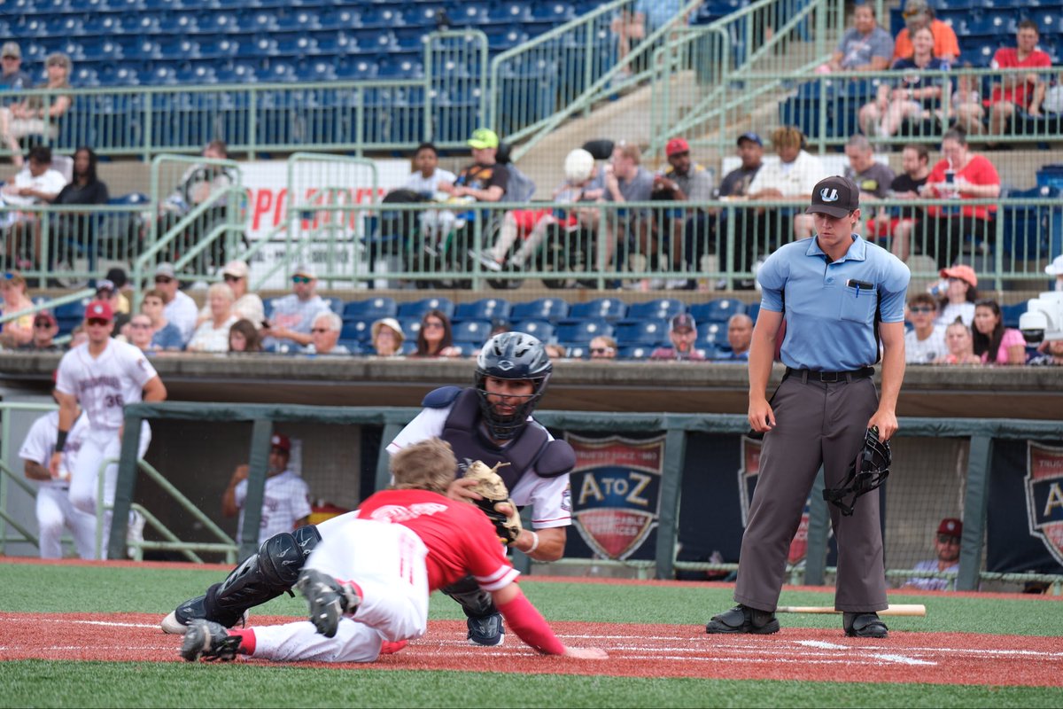 BaseballCANJNT's tweet photo. Great defence in display for the Canadians in the bottom of the fourth.
Canadians still down one.
π https://t.co/UJEUPmd5S6
πΊ https://t.co/odhIVGsR4X
#BaseballCanada | #MLBDraftLeague | #JNT https://t.co/jZe8vHV0Cr