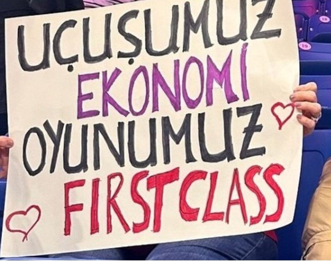 Ozlemce10_'s tweet photo. Yerimiz dar demedik, oynadık.😄

Tebrikler Atatürk'ün kızları 🤗
Sizinle gurur duyuyoruz 🇹🇷
#TürkMilliTakımı
#FileninSultanları https://t.co/l95UySACks