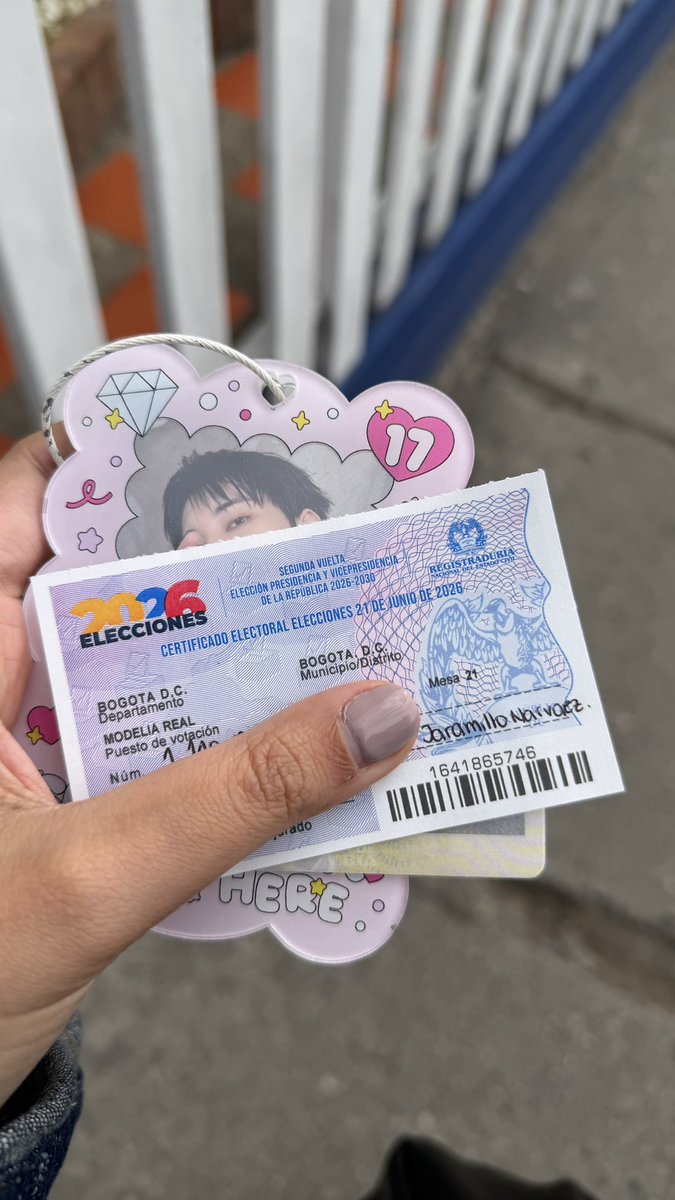 avixxtion's tweet photo. so, today’s colombian’s second round of elections and i can’t with the anxiety that’s been eating at me from the deepest of my core. 

i can’t believe we have to vote between a far right extremist, sadist, homophobic, kitten abuser, mafia gang member and a decent man. https://t.co/UOglTFGbUz