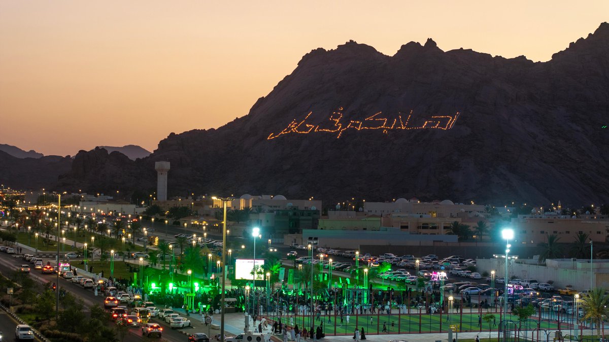 Amanat_Hail's tweet photo. 🏆 | #مدننا_تشجع_منتخبنا

بين جمال المكان وكثافة الحضور رسمت #حائل مشهداً مميزاً خلال متابعة مباراة المنتخب السعودي وإسبانيا.

📸 | #حائل_الأجمل • #أمانة_منطقة_حائل https://t.co/VJB3e784yc