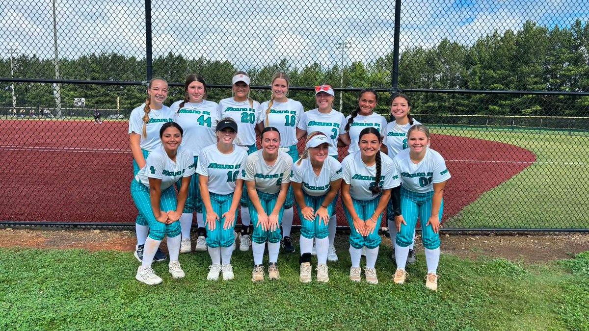 Raelyn_W21Catch's tweet photo. My team &amp; I had a fabulous week at Scenic City.
I threw some runners out while catching &amp; hey my bat came back! 

I'm very proud of this "new" team. The more we play together the more we click. https://t.co/PAp2CNxBuH