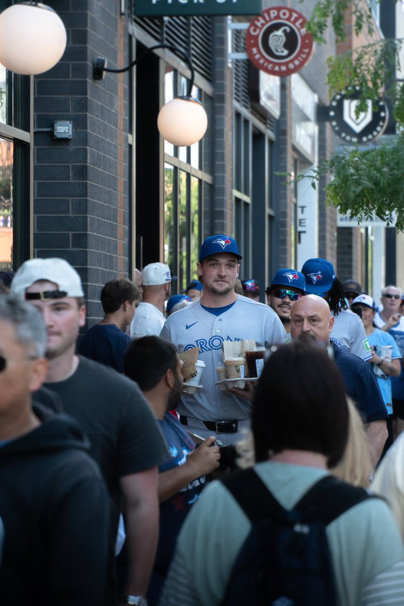briicoded's tweet photo. Apparently it’s a tradition that rookies on any visiting MLB team do a coffee run in uniform when at Wrigley Field for the first time! Enjoy our Jays rookies partaking in this lol 😂🩵

(pic credits to @/chicagostyle.cubs on Instagram Threads) https://t.co/bzHFXpfn6j