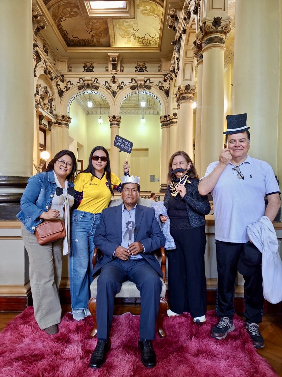 MuseosDefensaEC's tweet photo. 🏛️ En el #AntiguoCirculoMilitar celebramos el 𝑫í𝒂 𝒅𝒆𝒍 𝑷𝒂𝒅𝒓𝒆 con arte e historia. 

👨‍👧 Padres e hijos recorrieron los salones y pasillos históricos de este emblemático edificio, dejando instantes de risas, miradas cómplices y emoción compartida.
 ¡Gracias por visitarnos! https://t.co/qHlt2nODfT