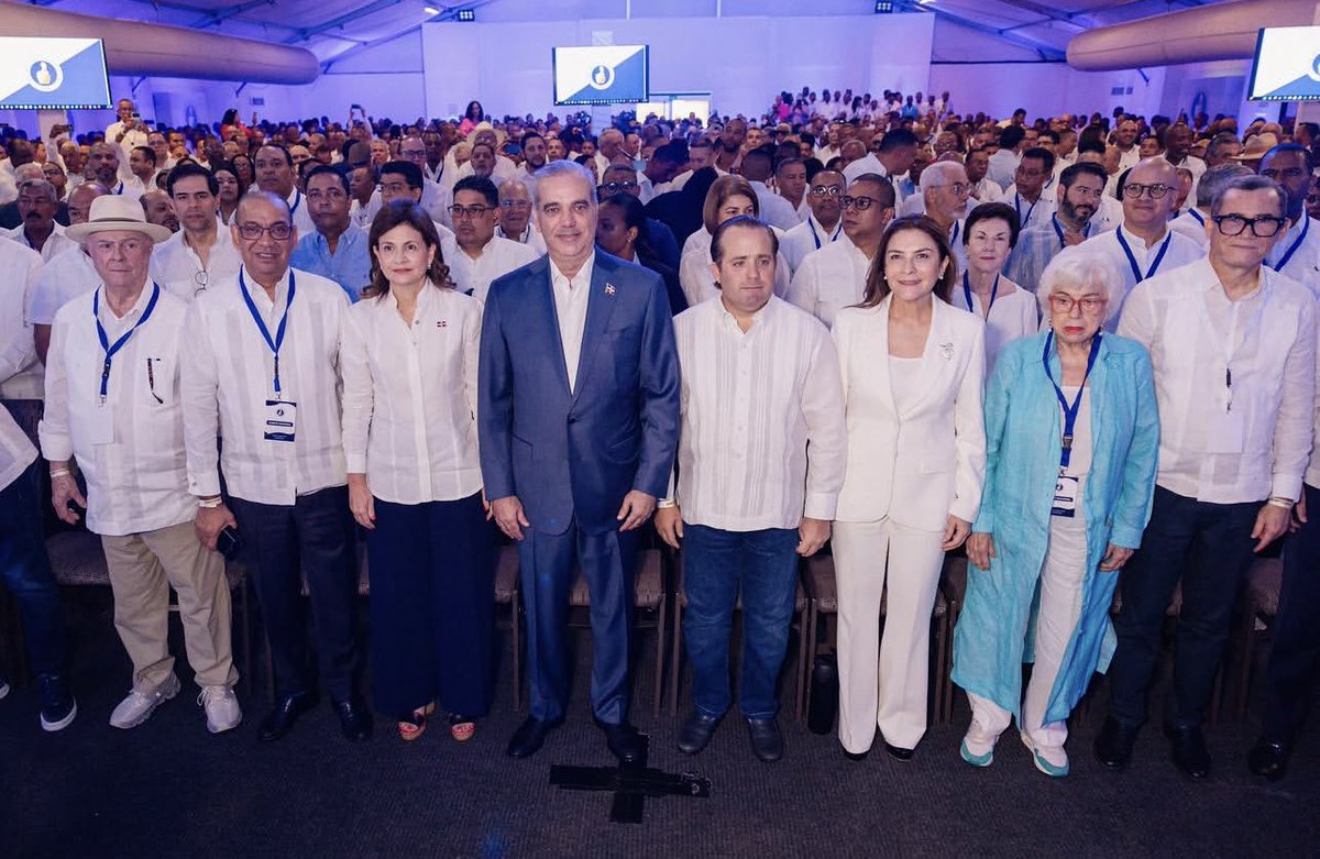 LucreciaLeyba's tweet photo. Participé en la reunión del Comité Nacional del @PRM_Oficial , un espacio donde reafirmamos nuestro compromiso con el fortalecimiento de nuestra organización y con el bienestar del pueblo dominicano.

Seguiremos trabajando con unidad, dedicación y visión para continuar ganando. https://t.co/xrcOBO4x3n