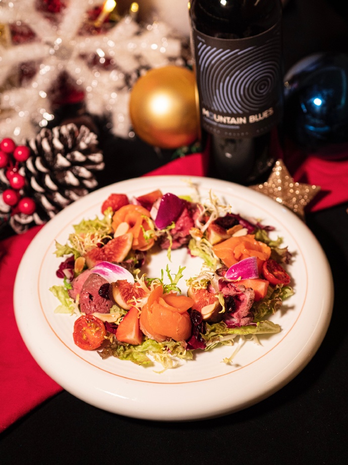 HipDream1's tweet photo. [ Festive special meal alert!] Indulge in our Christmas roasted turkey with cranberry sauce u0026 honey-glazed ham this holiday season—limited stock only! Book now for a cozy feast!， https://t.co/SoMLjPjppv