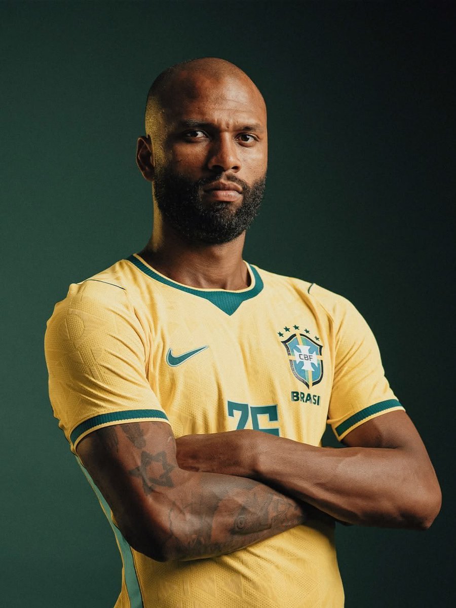 CrewsMat10's tweet photo. This brother scored 22 goals in the premier league btw 😭 https://t.co/UC5aSNX0fN