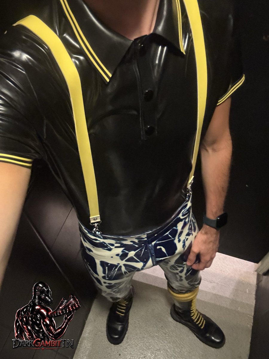 DarkGambitTN's tweet photo. The skinhead outfit is complete! 😈 so horny in these bleachers and 20 hole steel-cap boots! Who is the first victim?

Thank you @RubAddiction for the excellent quality bleachers and all support😊

#gayrubber #gaylatex #gaykink #gayfetish #skinhead #BootsBracesBleachers #boots https://t.co/zWrye0YjDH
