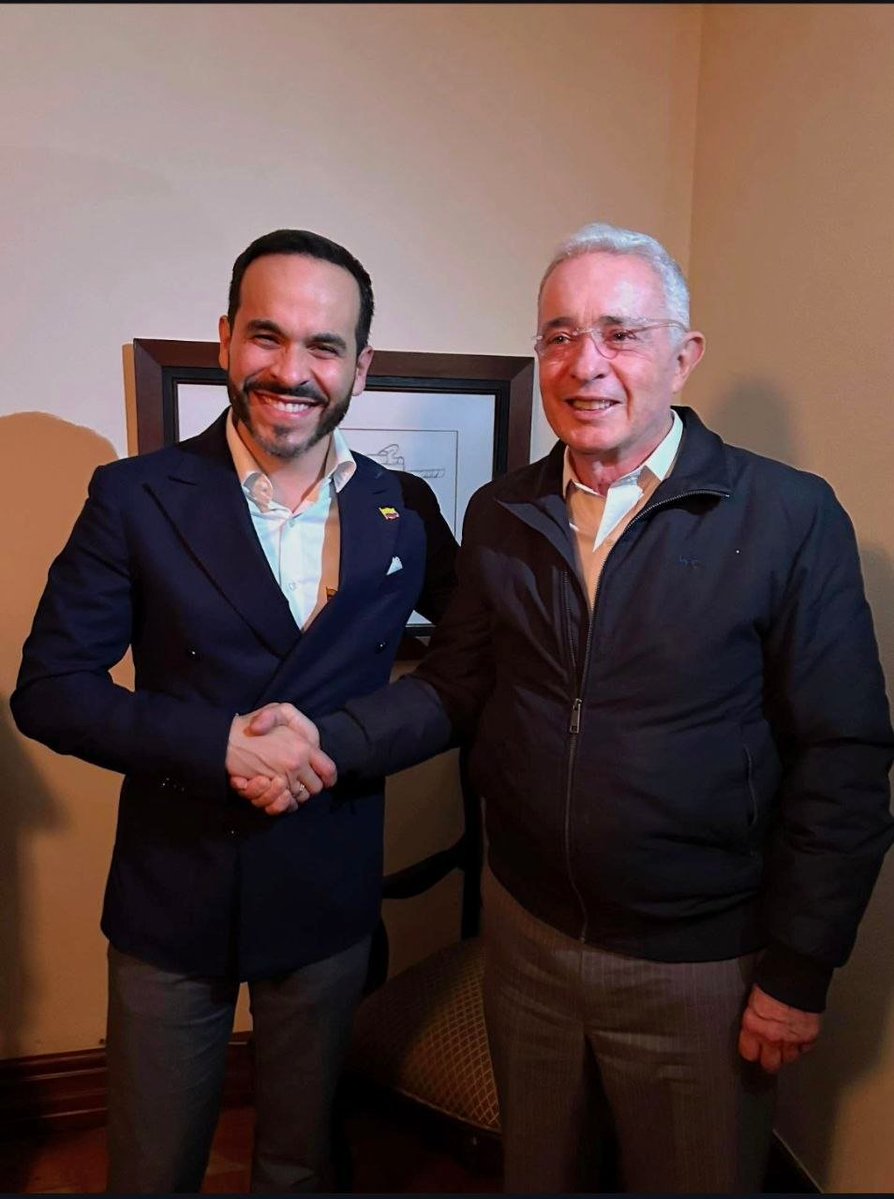 AbstCol's tweet photo. La gran paradoja de estas #elecciones en #Colombia. Tanto izquierdas como derechas tienen como eje central a este camaleónico personaje, llamado #ÁlvaroUribeVélez. A través de él las élites globalistas mueven los hilos de la política colombiana. Si "gana" #DeLaEspriella, la #AgendaSionista seguirá avanzando, pero de manera descarada; pues a través de la izquierda avanza de manera soterrada. La dinámica con el #progresismo es idéntica, pero a la inversa. Si "gana" #Cepeda, la agenda progre seguirá avanzando de manera descarada; pues bajo la derecha avanza de manera soterrada. Por el apoyo categórico que ha dado #Trump a la "derecha", intuímos que el "ganador" será #DeLaEspriella . Pobre mi amado pueblo colombiano que va a las urnas completamente engañado.
Con cara o cruz #Colombia pierde.
#SegundaVuelta2026