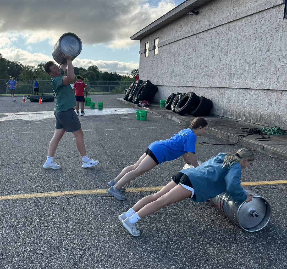 MKFROG's tweet photo. This crew hit it hard Week 3 - good to see the improvements happening- buckle up, we’re picking it up a notch this week #CRUSADERSUMMERWORKOUTS #WHHF https://t.co/cmqr0YZHZk