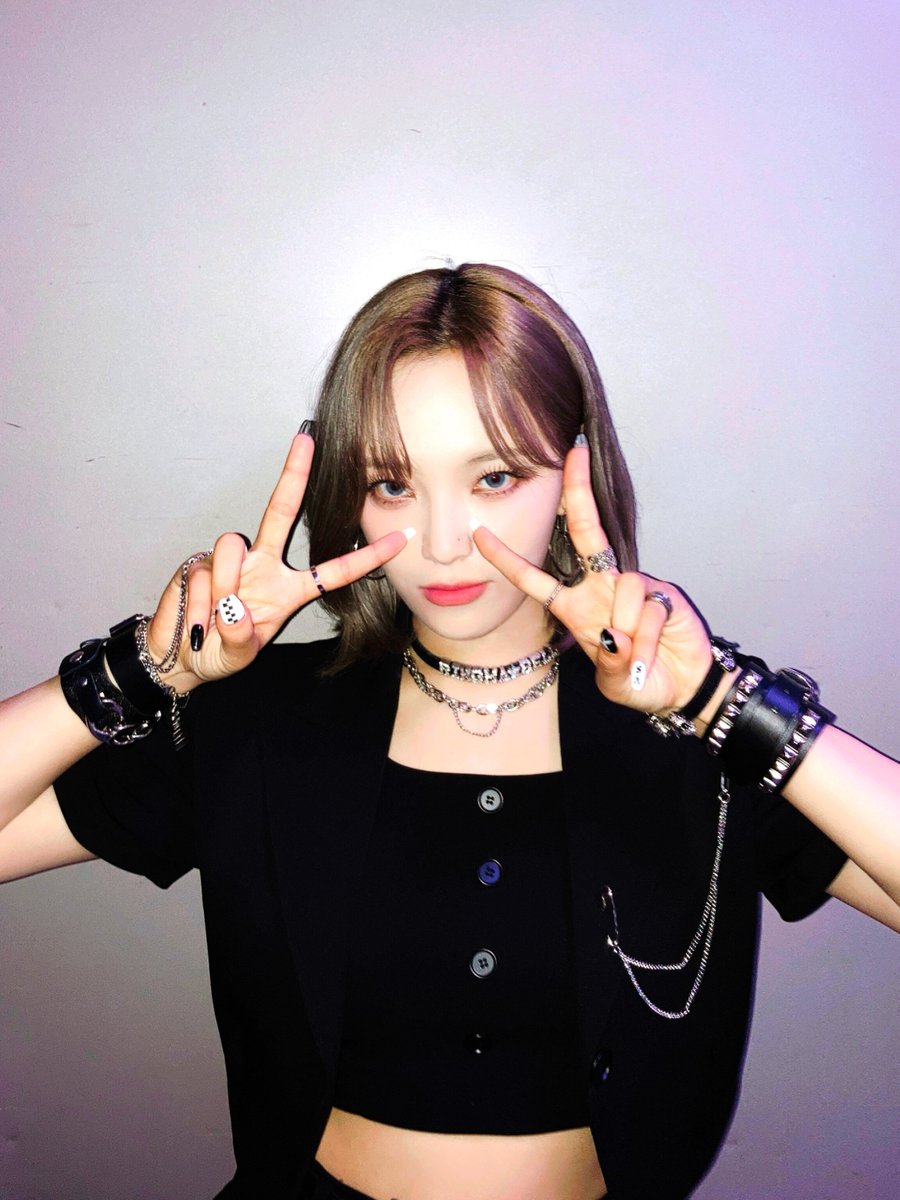 MSRUMOR_TW's tweet photo. ❛ ⠀ ⠀   𝐄. ⠀ ⠀   📸 ⠀ ⠀   𝐕𝐄𝐍𝐓 ⠀ ⠀   ゞ ⠀ ⠀  21O626⠀ ⠀  ⋆ ⠀ ⠀⁦#𝐸a𝚜ყᰍtαtt𝕚ca

[ #SASHA ] ⁦so ready to join the #𝑙ēgr𝕚d𝑓imꕀ𝚜tat𝕚o͞n ! Así que prepárense porque les voy a chillar como nunca bc se lo merecen, good luck !! 🖤 https://t.co/0C00m4PNfD