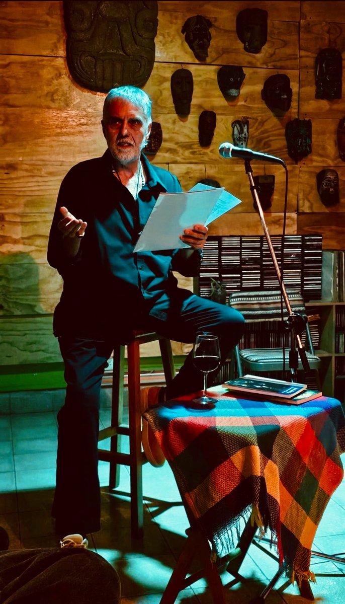 EdmundoFont's tweet photo. HOMENAJE A GEOFFROY RIVAS, con  mis retratos, montados en “LAS CABEZAS DEL JAGUAR” de San Salvador, y una lectura de mis poemas, reencuentro con el gran pintor Antonio Bonilla, con Scarlett y la Primera Actriz Claudia Herodier, agradeciendo a Tania, su directora, y a tanto jóven. https://t.co/aJsvfurRLr