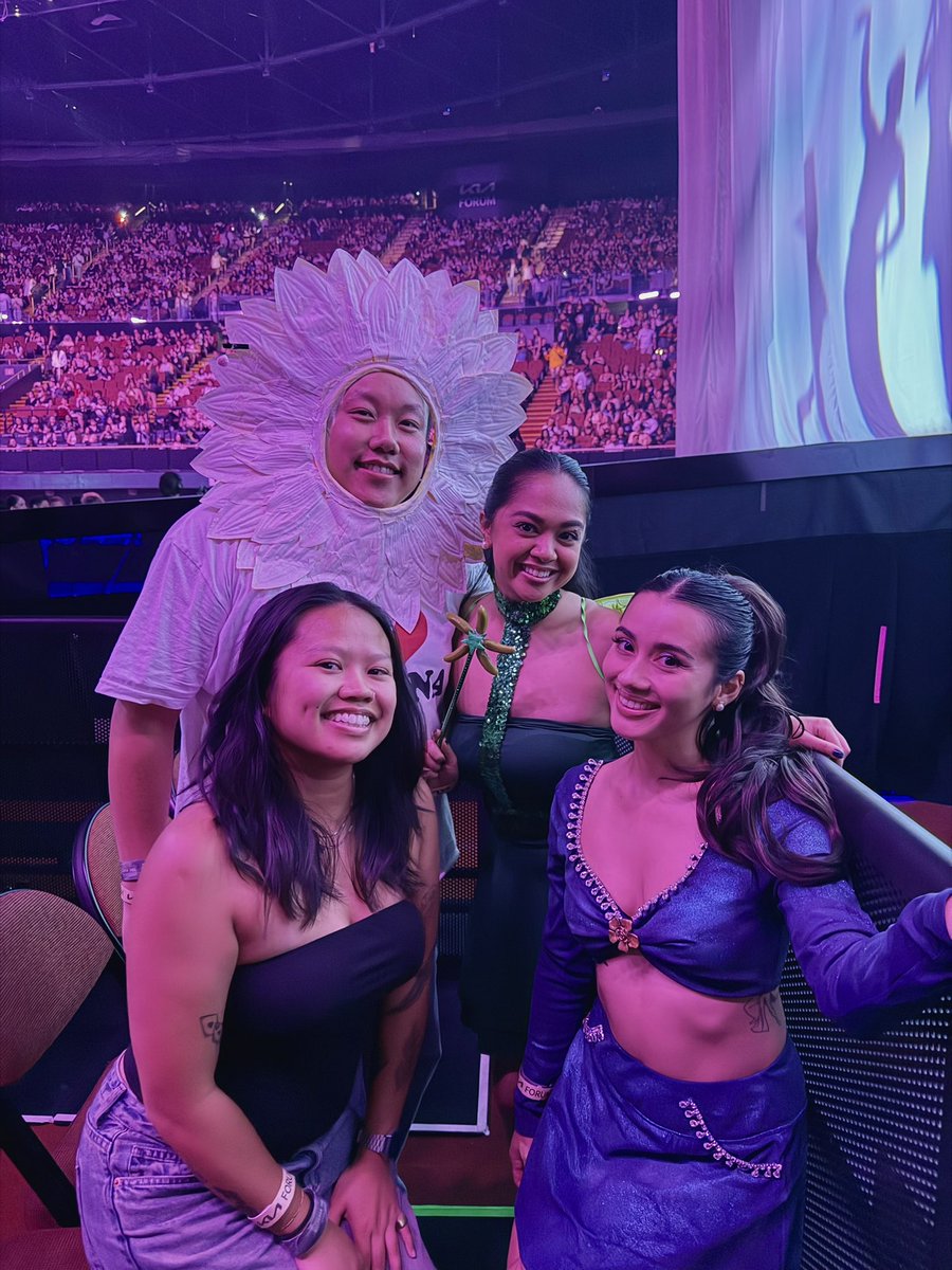 danielleonate's tweet photo. ARI POSTED PHILIP ON HER IG 😭🫶🌻🥹 
truly no one more deserving than our petal  @philiphengg https://t.co/iO9OkaAGWV