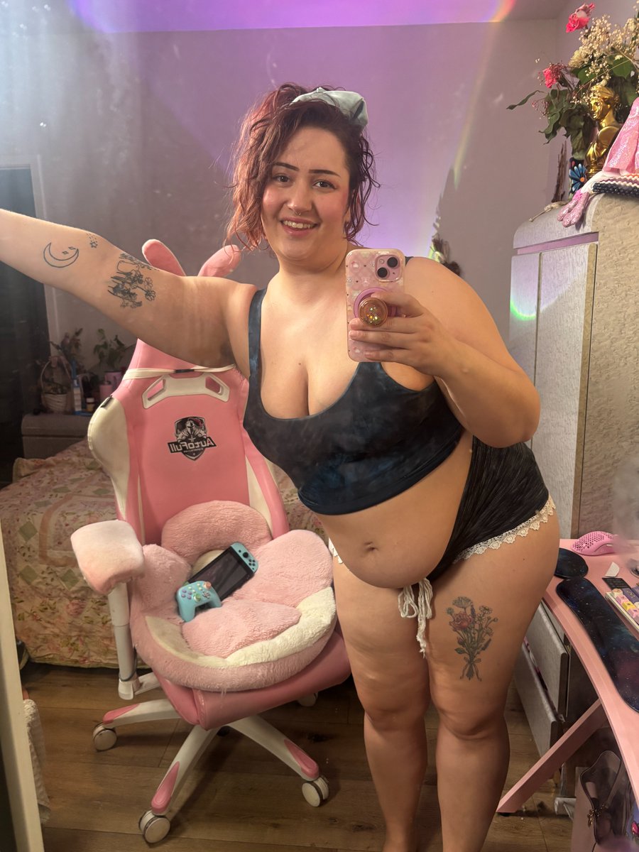 Sweetmuffivjsa's tweet photo. would you be ashamed to be seen with me? https://t.co/pCXn9cok7x