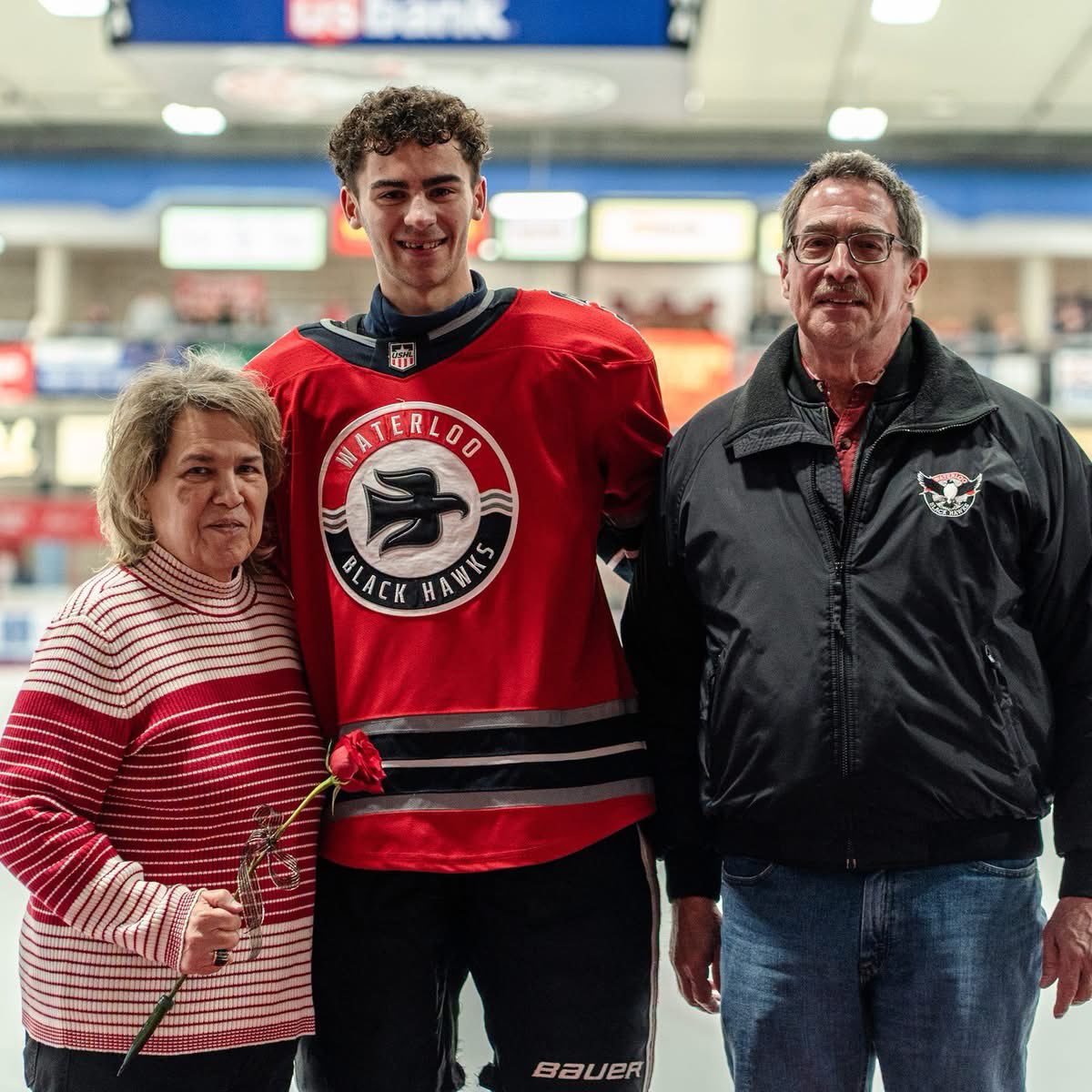 BlckHawksHockey's tweet photo. To all of our hockey dads—happy Father's Day! https://t.co/TjjcdLu6Ko