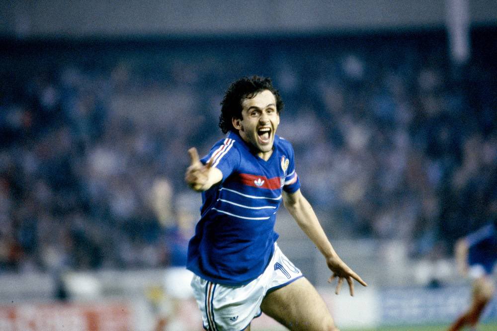 elcompitv's tweet photo. Hoy cumple 71 años de vida uno de los mejores futbolistas del mundo.

Quien lo vio jugar no
me dejara mentir.

Michel Platini tenía clase, técnica, visión, ritmo y sabía marcar golazos.

Casi, lo ganó todo….

Le faltó lo que le sobró a Pelé, ser campeón de un Mundial!!!! https://t.co/FEKXEYY92H
