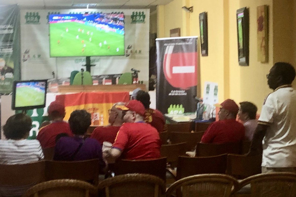 AlmeriaAra's tweet photo. Está tarde hemos disfrutado en nuestro Centro de Día y actividades terapéuticas de una nueva tarde de Mundial, animando juntos a la selección española, que ha hecho un magnífico partido, con un estupendo resultado 🇪🇸⚽
#TúDecidesNosotrosTeAyudamos
#ARA #OcioSaludable #Mundial2026 https://t.co/DoV8rEJxVz