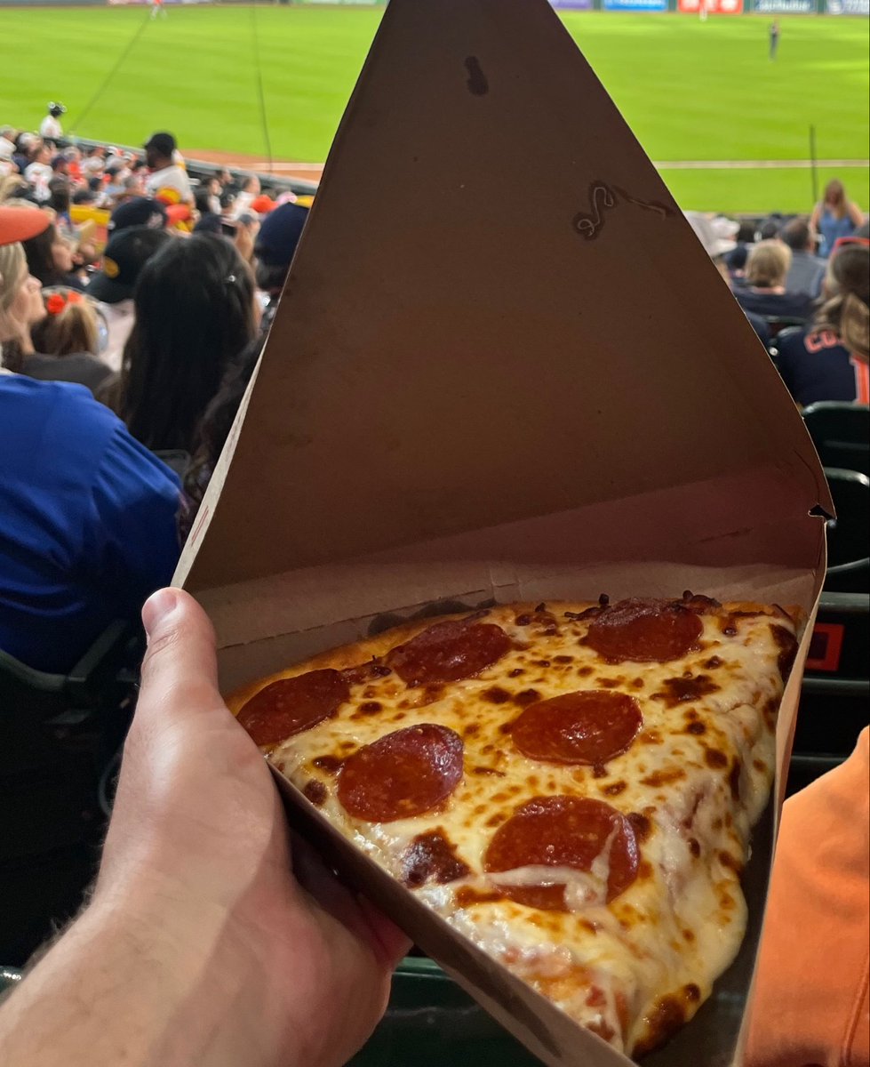 YordanForHOF44's tweet photo. WOW! We do not have this in Germany!! America is so cool! Thanks Astros! https://t.co/sZHx0HAIfT