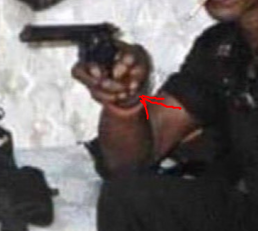 HomeboyLelo's tweet photo. @RVABURN @CitiZenSleuthX I looked up Obamas hands and they are big so it looks plausible that the hand isnt AI. The skin tone is pretty off though, Also his head looks photoshopped on, its the wrong angle for neck/body positioning plus shadow on jaw for the realhead https://t.co/f8xm27tGGM