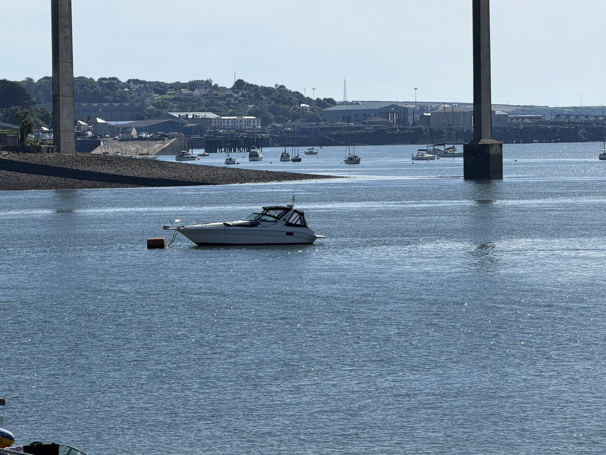 JohnathonBoyd2's tweet photo. Lovely weather earlier today looking out towards the cleddau bridge with the refinery in the distance @DerekTheWeather @Sue_Charles @metoffice https://t.co/ikI4xiVJkf